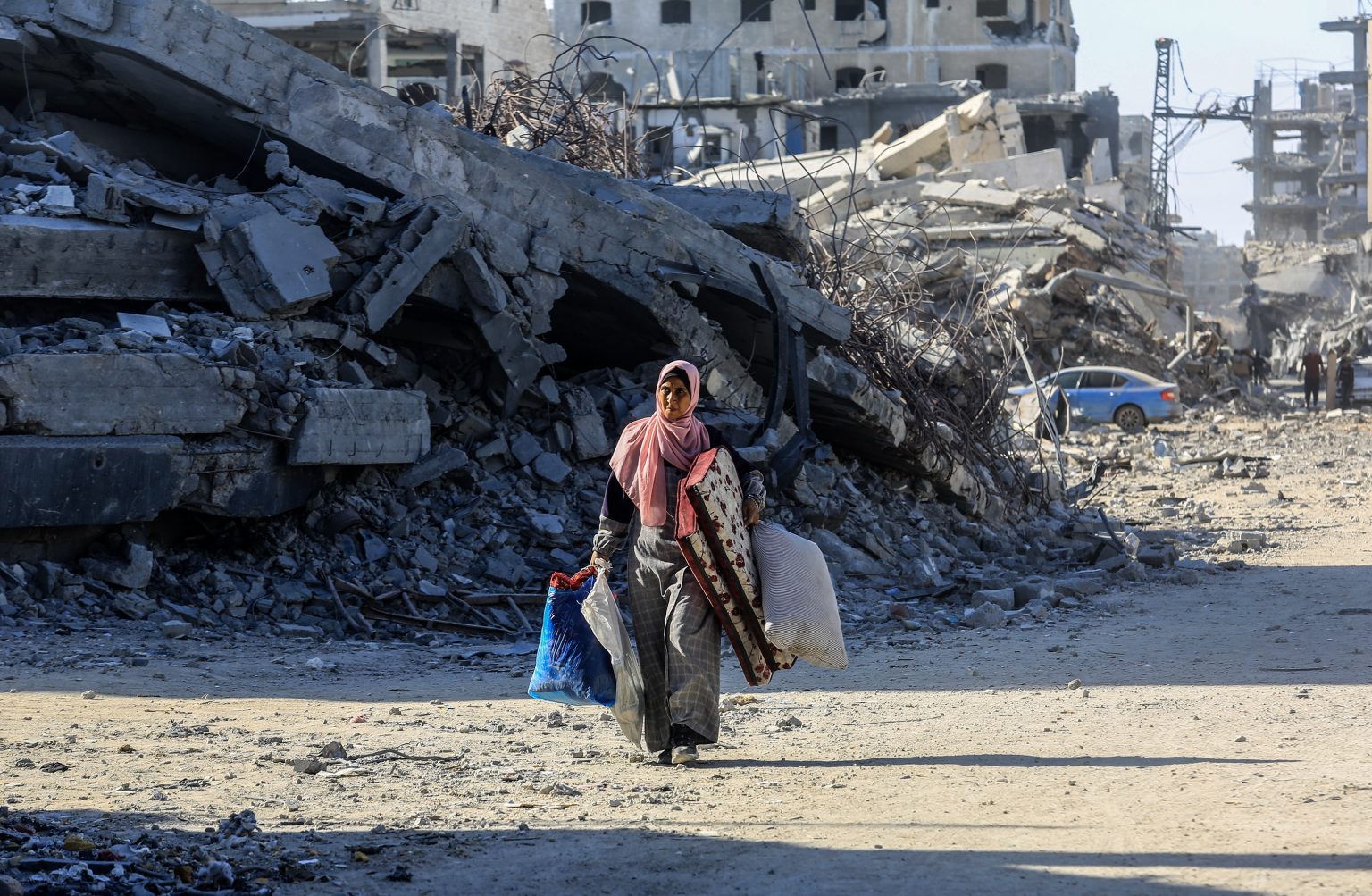 Palestinos regresan a sus hogares tras un Acuerdo de alto el fuego entre Israel y Hamás. Foto de Anas-Mohammed.